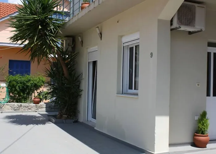 Iris's With Parking Appartement